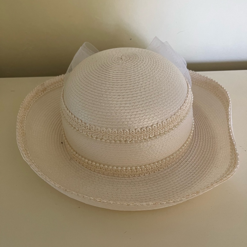 White straw derby hat - Picture 3 of 3